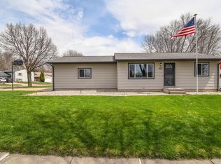 2600 S Chapelwood Ave, Sioux Falls, SD 57110