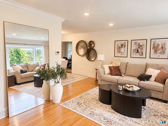 3rd image of 75 Sugar Plum Lane