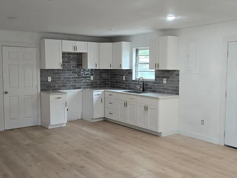 707 Raymond St — Photo 6