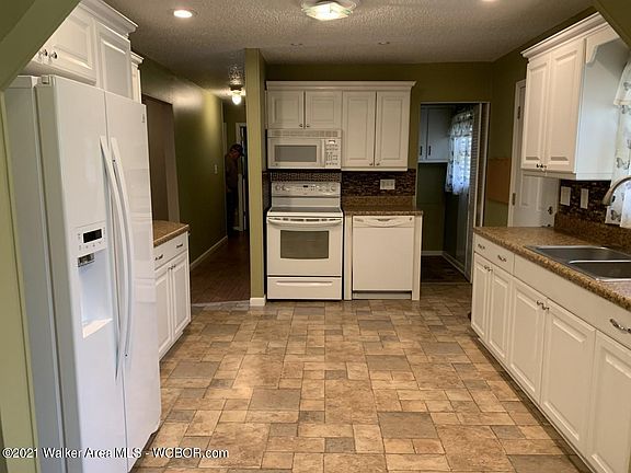 4th image of 120 Sandcut Ln