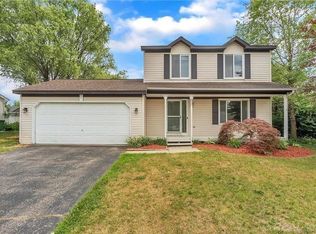 677 Doral Dr, Oxford, MI 48371