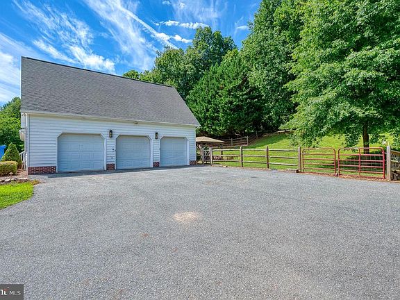 3rd image of 660 Cherry Hill Rd