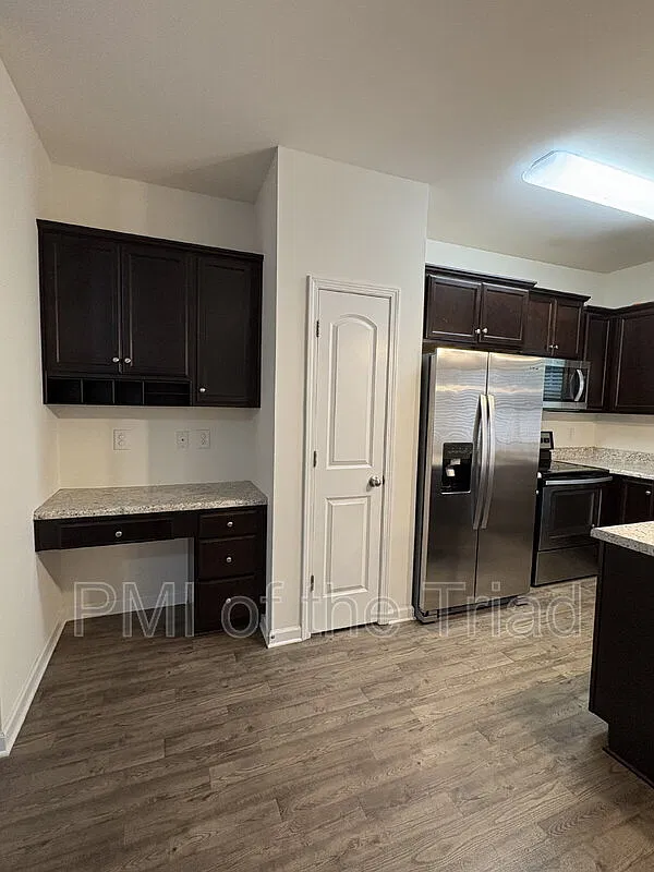 3 bed, 2.5 bath, 1664 sqft, $1,900 — Photo 4