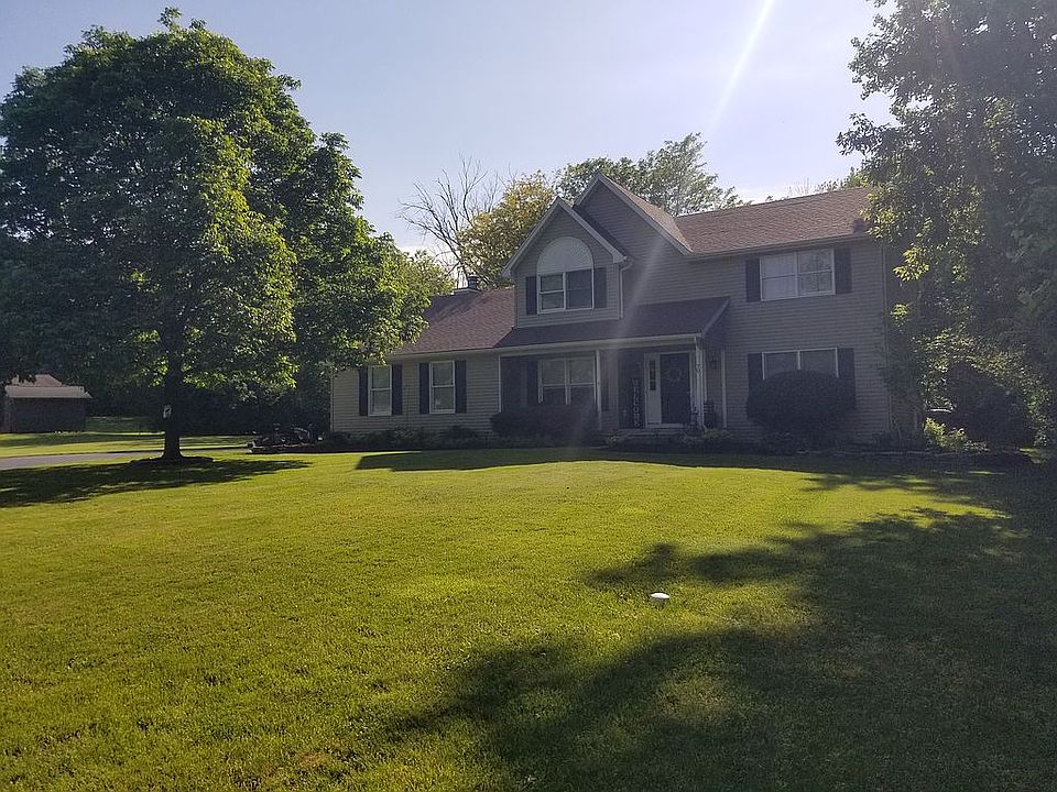 1st image of 70 Cloverlane Dr