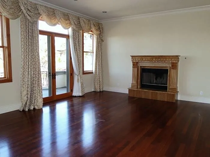 7023 Broadway Ter — Photo 5