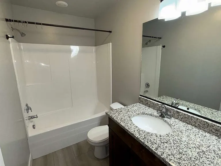 265 E 1725 N #4 — Photo 11