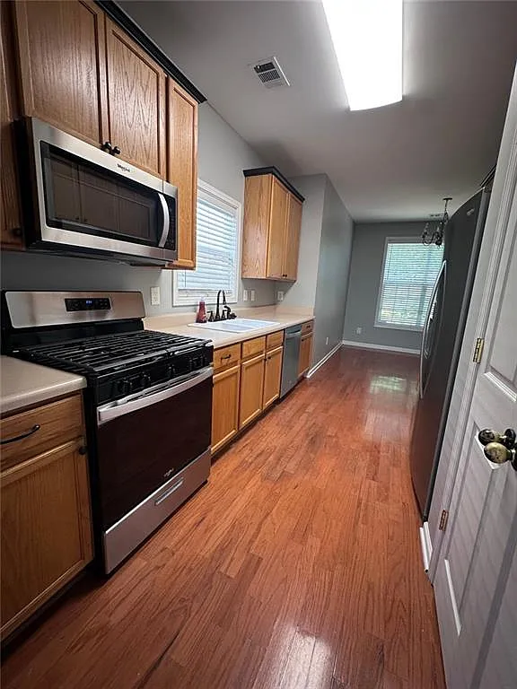 3 bed, 2.5 bath, 2382 sqft, $2,300 — Photo 3