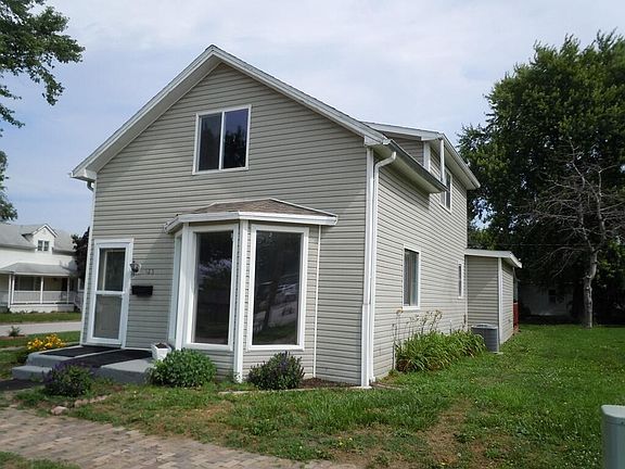 2nd image of 123 W Superior St