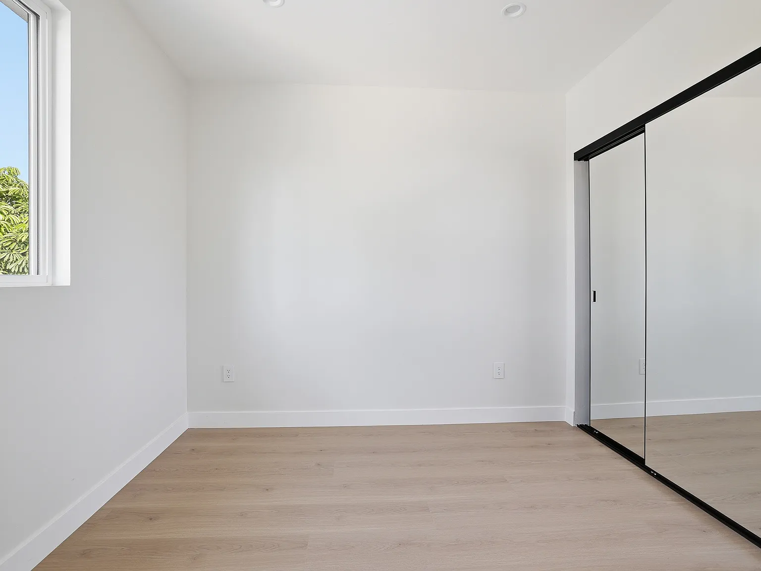 2 bed, 892 sqft, $2,500 — Photo 4