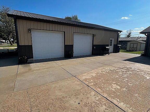 3rd image of 601 Arnold Dr