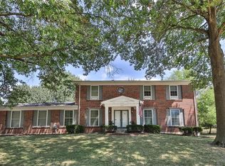 346 Glan Tai Dr, Ballwin, MO