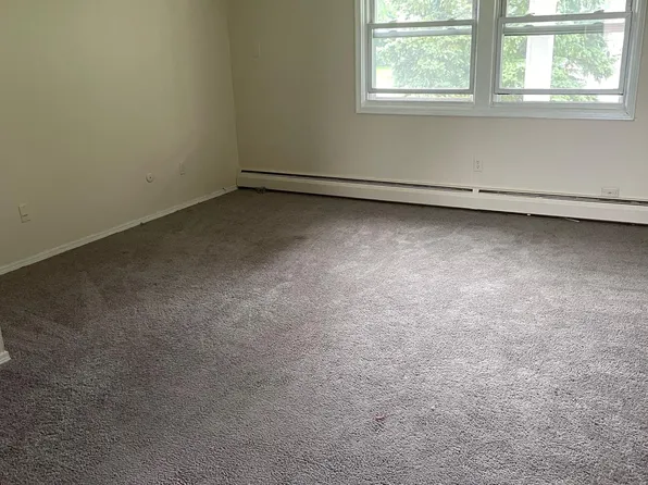 6133 N Whitham Dr, Niagara Falls, NY 14304