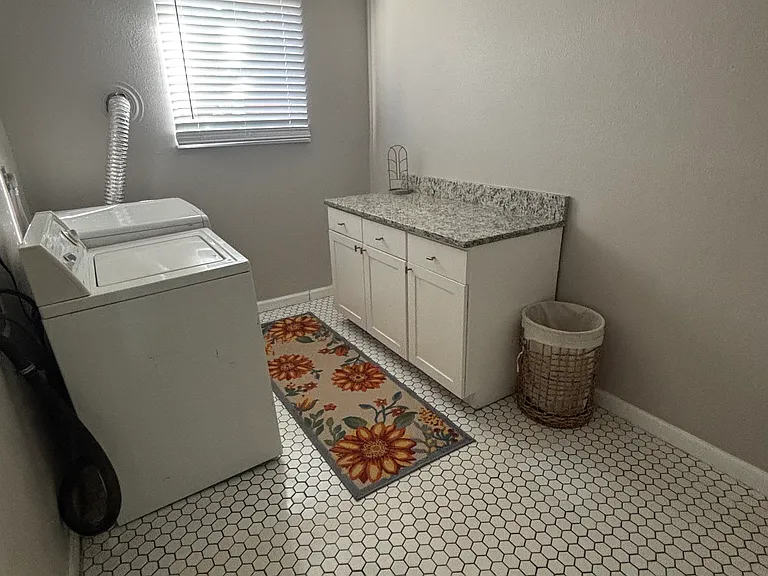 2262 Pear St — Photo 7