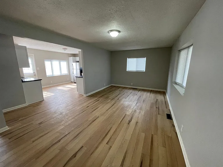 447 Southgate Dr — Photo 8