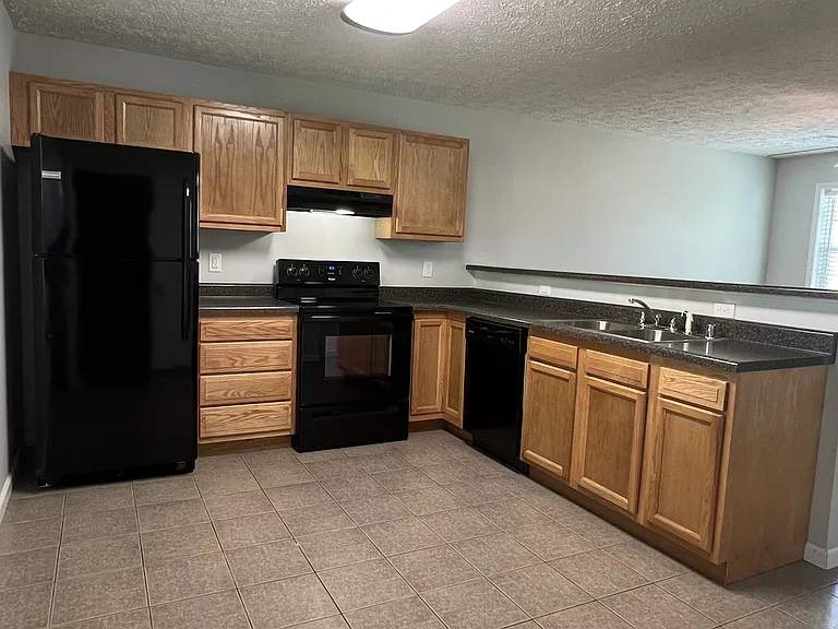 1139 E Main St #B — Photo 4