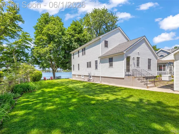 4333 Hunters Dr, Highland, MI 48356