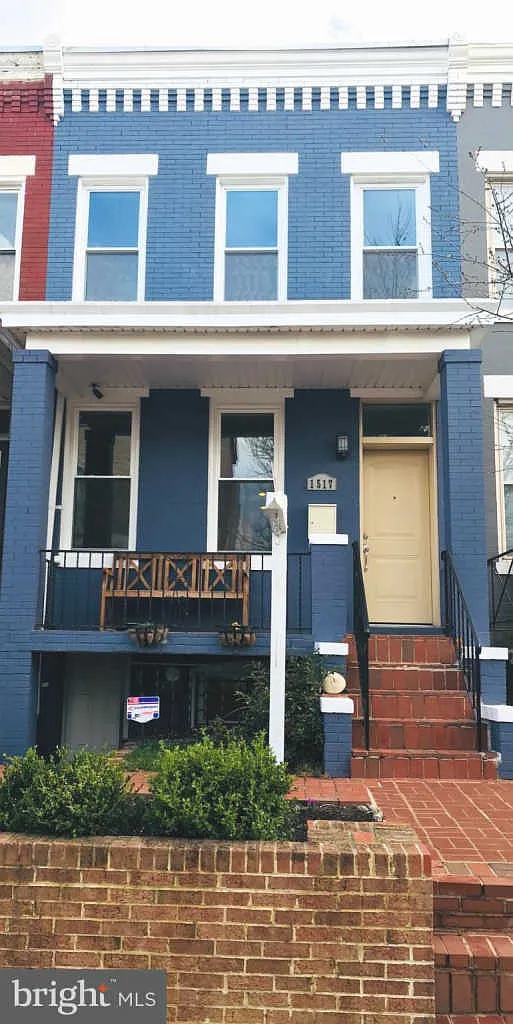 1517 A St SE photo 1