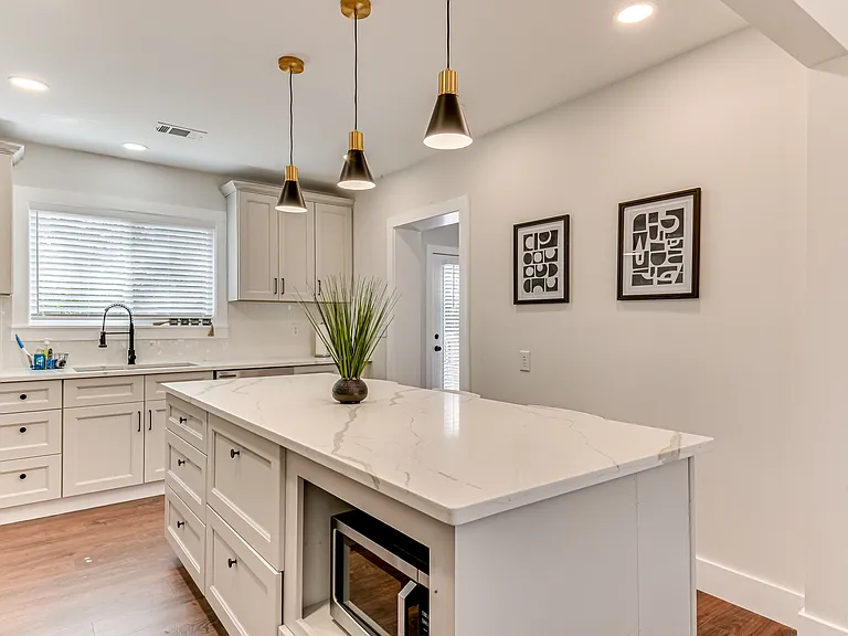 1813 Courtney Dr — Photo 9