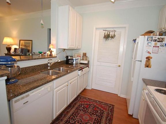 3rd image of 6716 Durwood Ln