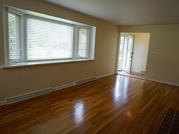 4th image of 4671 Caralee Dr