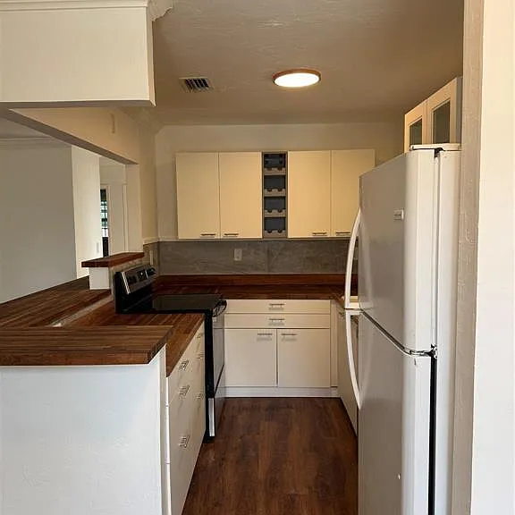 520 NE 58th St #B — Photo 3
