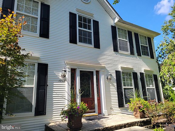 3rd image of 1707 Biden Ln