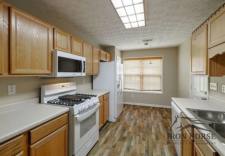 352 Shenandoah Cir — Photo 14