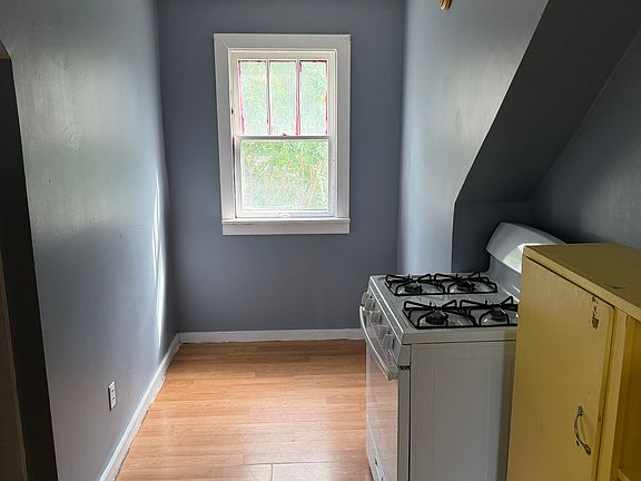 5th image of 721 Sumner St APT 3