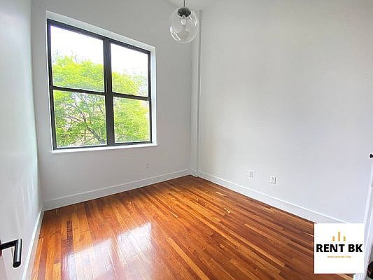 5th image of 184 Bainbridge St #5A
