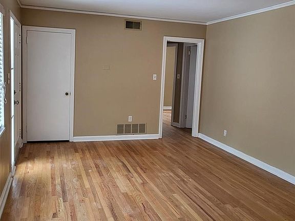 2nd image of 2165 Meadowlane Dr