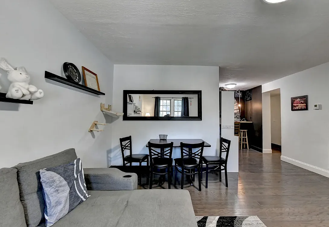 1 bed, 300 sqft, $1,000 — Photo 4