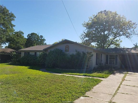 2nd image of 3802 Woody Ln