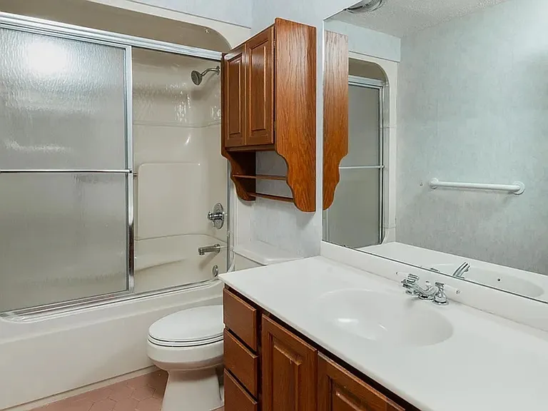 1209 E University St — Photo 28