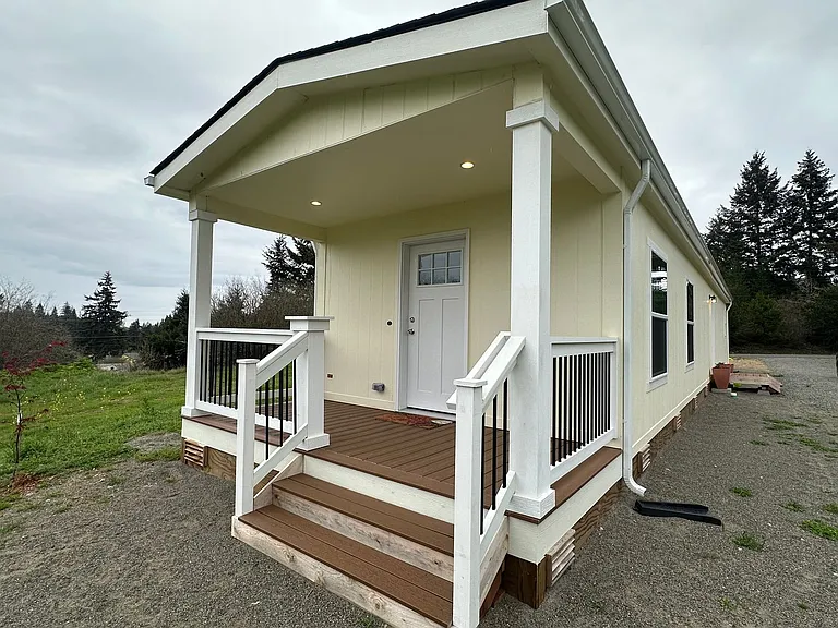 11925 Hillcrest Dr SE — Photo 3