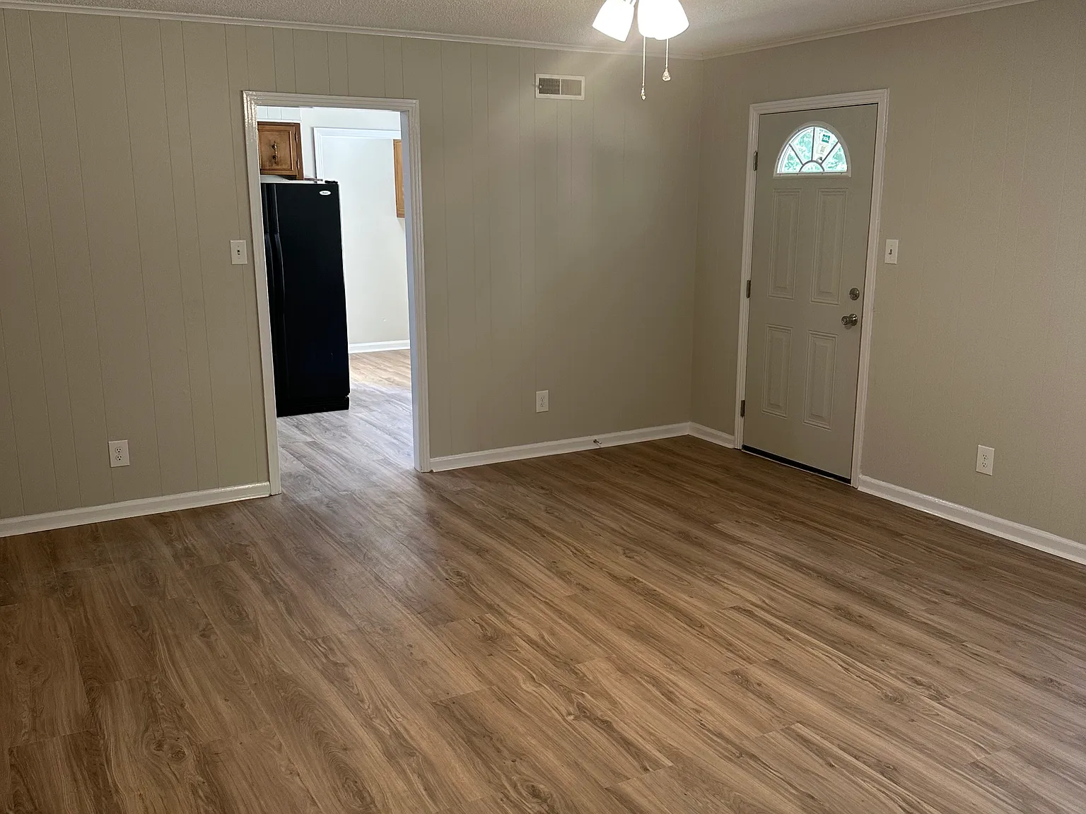 3 bed, 1543 sqft, $1,800 — Photo 2