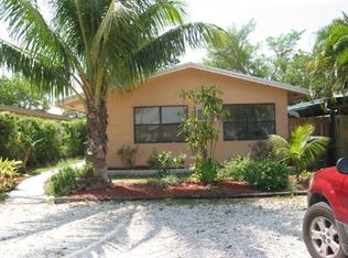 884 NE 40th St, Oakland Park, FL 33334