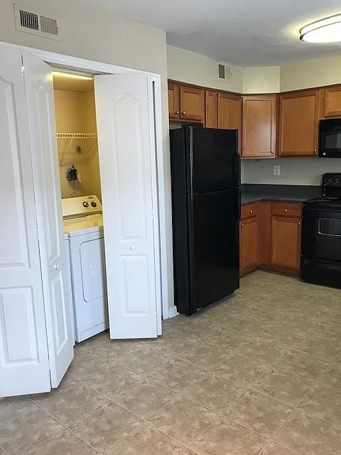 1st image of 332 S Chesire Ct