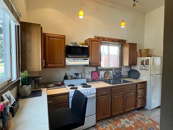 3rd image of 102 Sann Ln #102