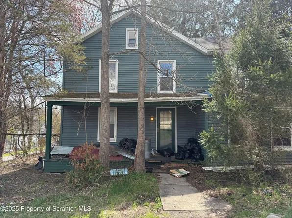 19 Church St, Factoryville, PA 18419