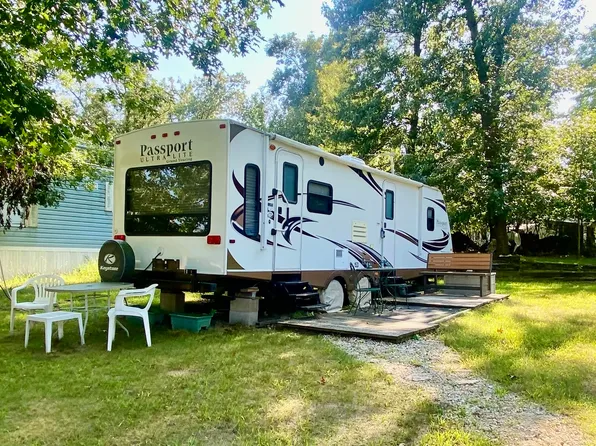 5/373 Woodhaven Dr E, Sublette, IL 61367