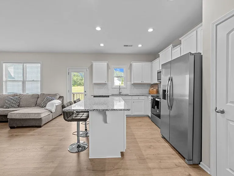 220 Brisbane Dr — Photo 8