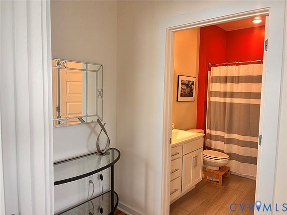 4th image of 901 Porter St #U301