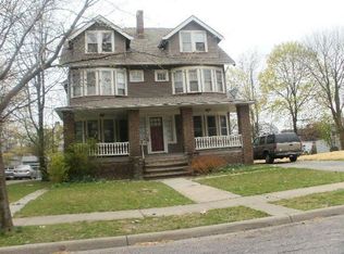 3219 Sycamore Rd, Cleveland, OH 44118