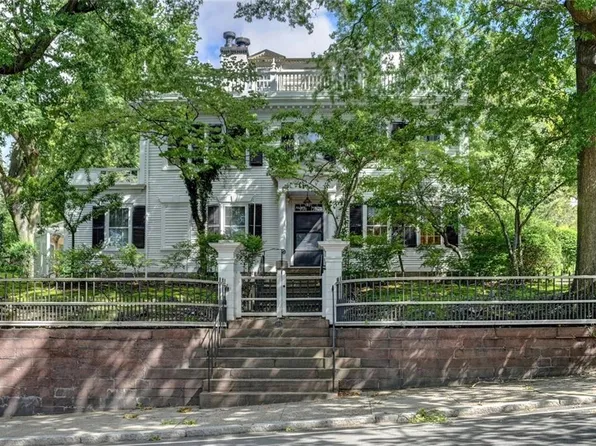 64 Angell St, Providence, RI 02906