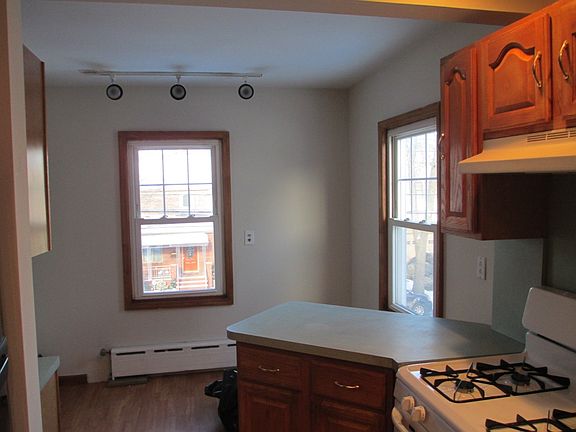 5th image of 268 Clawson St