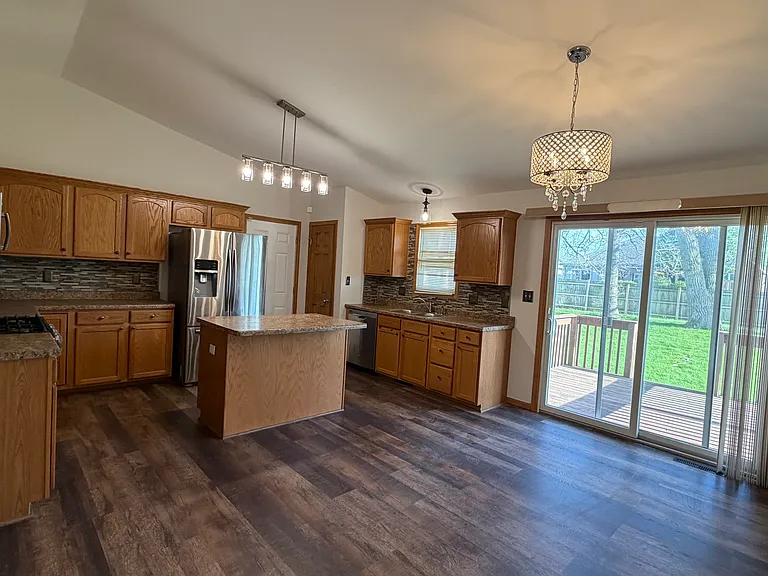 6387 Amanda Dr — Photo 5