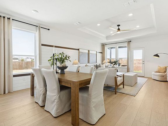 Dining area off kitchen