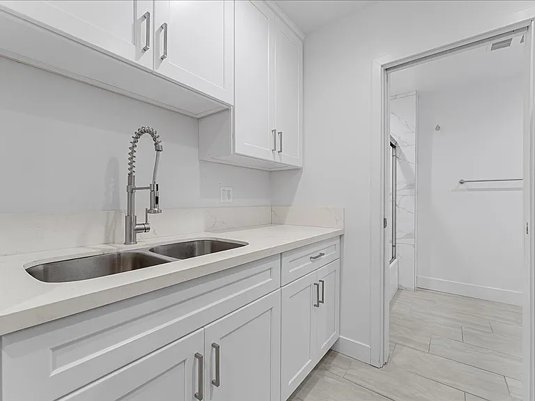 2736 Pomeroy Ave — Photo 6
