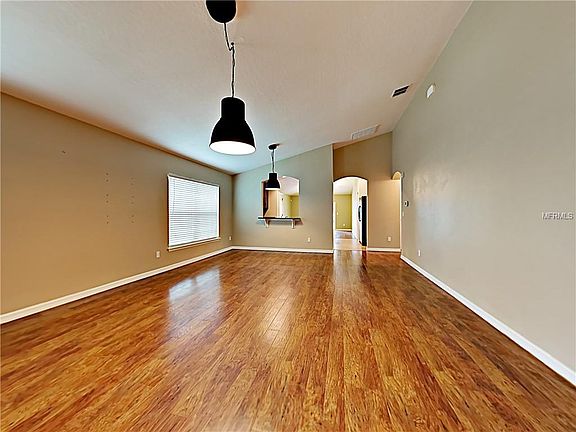 5th image of 917 Cloverwood Way