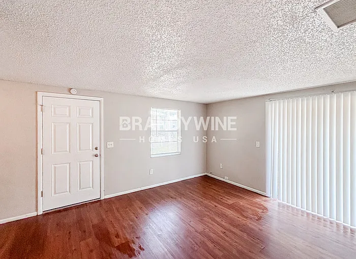 7308 S Kissimmee St — Photo 4